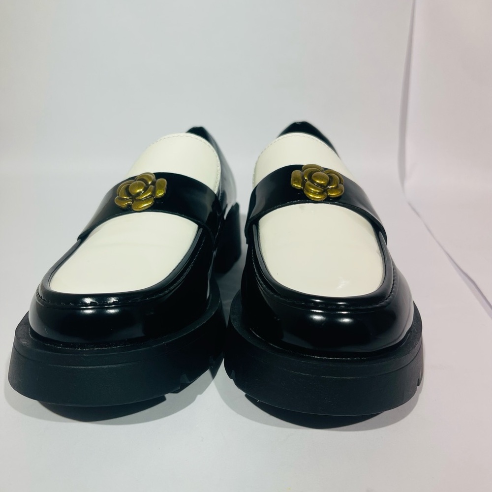 Elegant Black and White Loafers - Picture 2 of 13
